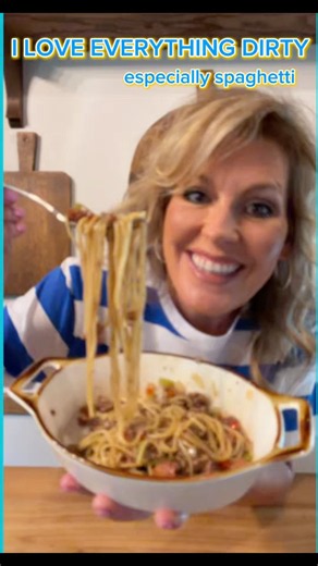 I LOVE EVERYTHING DIRTY… Especially Spaghetti! 🍝 | Easy One-Pan Recipe