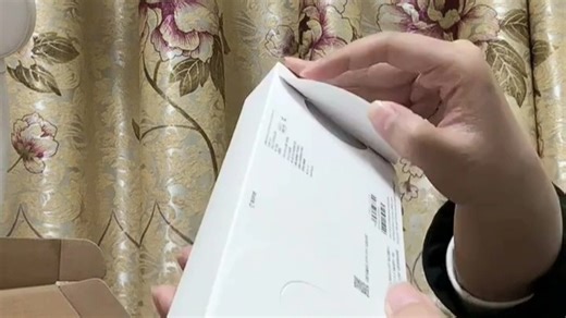 开箱即用，期待已久的智能手表果然不负所望！精准计时、健康监测一应俱全，抬腕亮屏流畅顺滑。日常通勤、运动记录无缝切换，续航持久更省心。真实体验分享：科技融入生活，