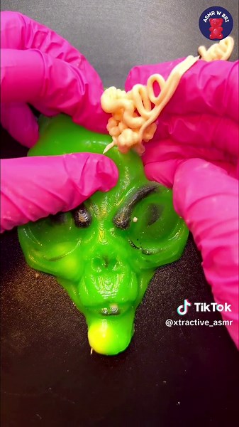 His name is paul👽 ASMR Alien Pimple Pop! #satisfying #asmr #acne #fyp #relax #mochipimplepop #capcut_edit #alien