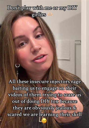 Don’t play with me and my DIY girlies — we stick together always 🫶🏻 not all injectors are acting insecure, some are even supportive, but to the ones that are acting like that and are genuinely angry about us doing our OWN thing I think you need to really ask yourself WHY do you care so much what others do with their own faces? And don’t use the whole “well we have to fix your mistakes” excuse because we all know that ain’t why. Inject positivity or keep it movin 🫶🏻😉✌🏻 #diytox #diytoxgirly 