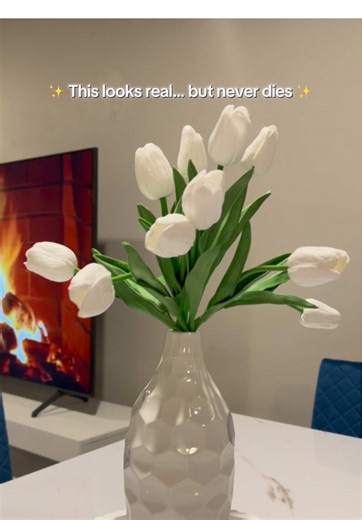 Bring lasting beauty into your space 🌷 These 10 artificial tulips (no vase included) look incredibly real and stay perfect forever. ✔ Long stems – ideal for vases & arrangements ✔ No watering, no wilting ✔ Perfect for Easter, home decor, weddings & Mother’s Day #artificialflowers #tulipdecor #HomeDecor #springdecor #GiftIdeas