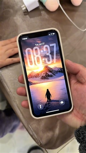 “Penguin Journey to the Mountains 🐧 | 4K iPhone Live Wallpaper Tutorial | iOS 26 Spatial Wallpaper