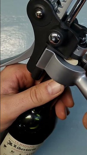 How to open a wine bottle with a lever style corkscrew / bottle opener / wine / opener / cork / DIY