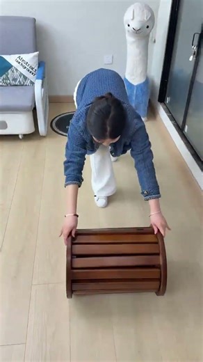 This is called space-saving furniture! Turn a solid wood bench into a tea table! First time seeing