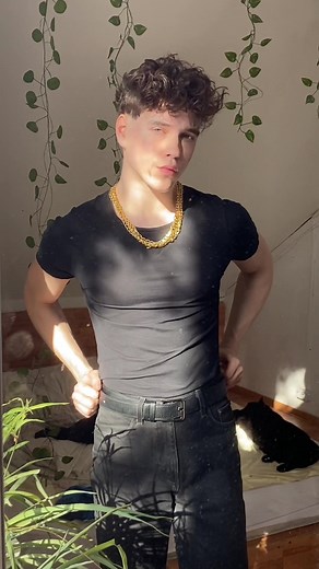 I decided to continue my cringy “30 days of outfits inspired by countries “😈 #armenia🇦🇲