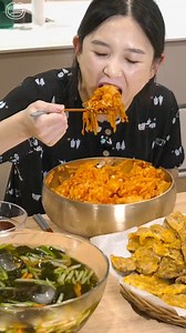 Fresh veggie bibimbap topped with premium Korean beef jeon 🥩🍚 #bibimbap #asmr #mukbang #koreanfood | Mukbang ASMR