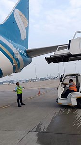 Connecting the ramp #rampladder #marshalling #aviation | Orville Wright