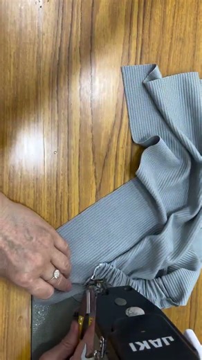 A detailed sleeve sewing tips... #sewing #fashion