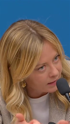 Il futuro di Monte dei Paschi di Siena e il ruolo dello Stato nel capitale. La presidente del Consiglio Giorgia Meloni, intervenuta oggi alla conferenza dell’Ordine dei Giornalisti, apre alla possibile cessione delle quote residue in Mps, ma senza scadenze ravvicinate. Chiarimenti anche sul terzo polo bancario e sull’inchiesta di Milano: “Nessuna preoccupazione per l’operato del Governo”. | Siena News