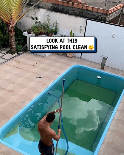 Giving my pool a much needed deep clean 🧽😮‍💨 | UNILAD Tech