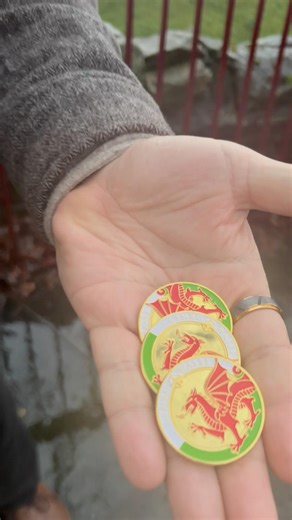 🏴󠁧󠁢󠁷󠁬󠁳󠁿 Just a bit of COIN magic outside of Castle Caerffili, Wales.