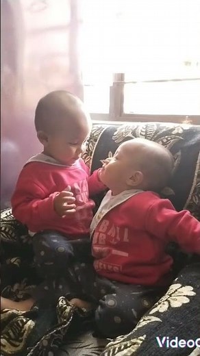 cute🥺twins kiss eachother 🤭