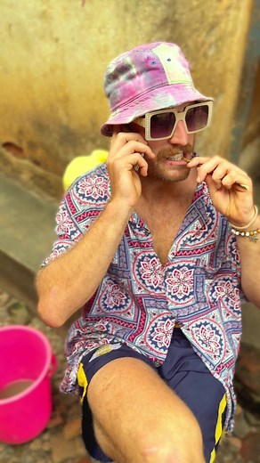 Exploring African Village Life in Uganda | Muveyo 360 Video