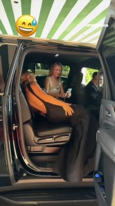 2.7M views · 1K reactions | The actress found herself in a “tricky” situation with her dress that made people online burst out laughing . | Celebrities | Facebook