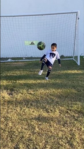 Caídas por chilenas #shortsfeed #futbol #chilenas #shorts