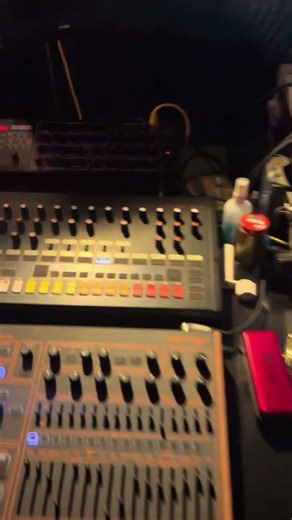 just got the Rd-8 and i move it!!! #behringer #synthwave #riptidecover #808 #electronicmusic #80‘s