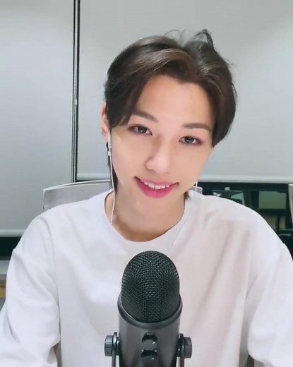 Феликс в прямом эфире на vlive еще один хёнликс в прямом эфире?🥺🐥: с хёнджином.. чджокнян! ой! я уже выступал в тиктоке с хёнджином, но думаю, было бы неплохо, если бы мы сделали мукбанг вместе~ #straykids #felix #vlive