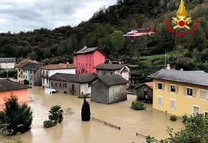 Storm Alex: Floods sweep through southern France and Italy