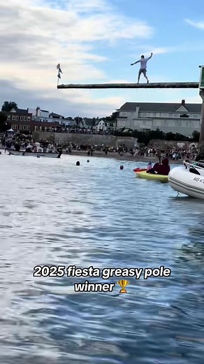 Think they were excited for the W 😂 @Barstool Outdoors (Via:@andyandlucy2)