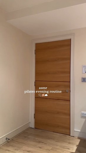 asmr pink pilates princess evening routine is back! 🩰🤍#vlog #dayinmylife #studiopottery #london #studioanatomy #reformerpilates #londondiaries #dailyvlog #aesthetic | Olafflee