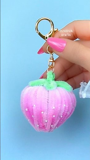 🍓 DIY Strawberry Keychain 🍓 Pipe Cleaner Crafts #diy #craft