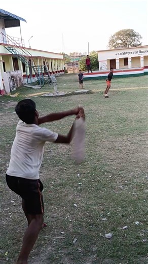 fast bowler ko kase mare 😂😂 #cricket #video #comedy #viral