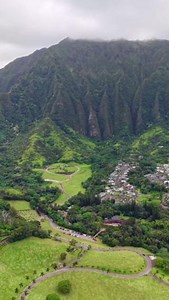 17K views · 546 reactions | Golden rays, turquoise waves, and the spirit of Aloha—O‘ahu truly captures the heart of paradise.  Which beach would you unwind on today?  @s2rp3roi Follow @HawaiianParadise Follow @IslandVibes Follow @ExploreHawaii #OahuHawaii #IslandDreaming #AlohaVibes #HawaiianEscape #NaturePerfection #BeachLovers | Experience Hawaii Media | Facebook