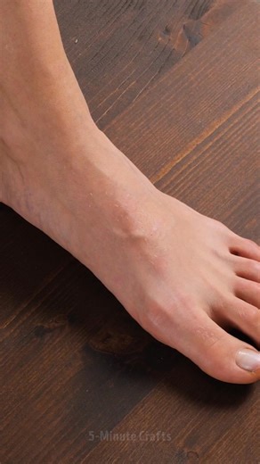 Handmade feet accessory for walking in style | 5-Minute Crafts