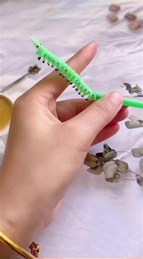 Exploring Flexible Caterpillar-like Objects in Crafting