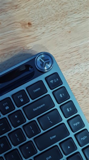 Portátil, cómodo y muy elegante 🎩 Jlab Epic Mini Keyboard disponible en Aeon Computers 🫡. #keyboard #jlab #tech #pc #gaming #officegadgets | Aeon Computadoras