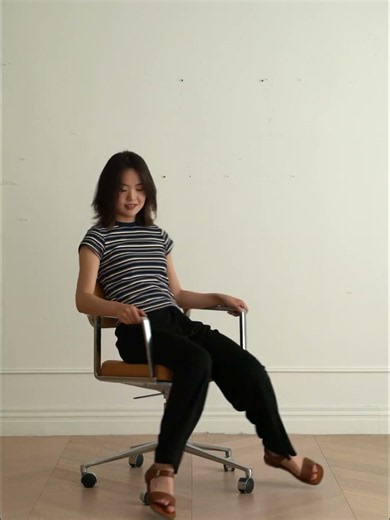 UF My Kinetic Command Desk Chair | Modern Ergonomic Office Chair with Sculptural Design