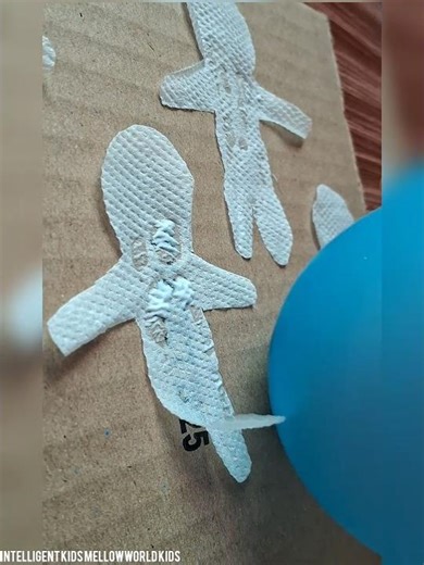 Balloon Magic: Tissue Boy Dancing with Static Electricity!