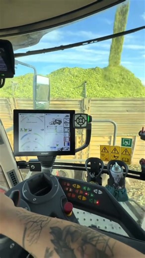 THAT FLOW IS PERFECT 👌 #rurallife #farming #farmmachinery #farmlife