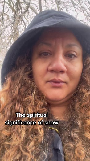 Exploring the Spiritual Meaning of Snow in Dreams