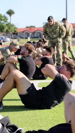 Army Special Forces & 75th Ranger Regiment members evaluate SOCOM Athlete Hell Day students during the Physical Fitness Test. #specialforces #greenberet #army #socomathlete #pullups #workout #exercise #fitness #armynationalguard #military #usmc #marines #airforce #tacp #pararescue #specialwarfare #armyranger #airborne #combatcontroller #specialreconnaissance #hellday #fitnesstest #militarytraining #20thspecialforcesgroup #75thrangerregiment #specialoperations #deoppressoliber #situps #navyseals