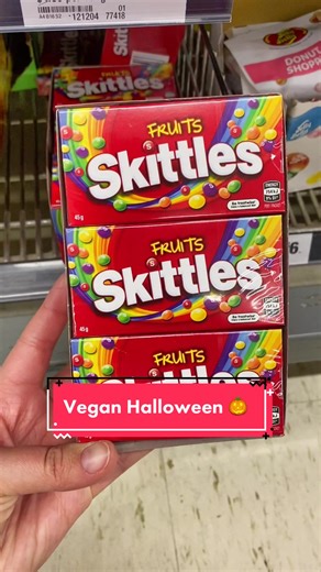 Halloween-loving vegans & vegetarians, I got you covered 👻#halloween #halloweencandy #vegancandy #veganlollies #vegansweets #vegantreats #veganoptions #veganonabudget #lollies #veganhalloween #veganinaustralia #vegansofaustralia #australianvegan #australianvegans #aussievegan #aussievegans #halloweenaustralia #woolies