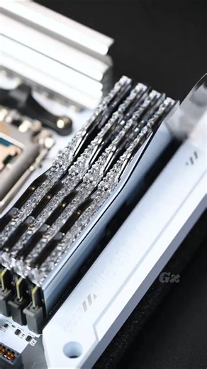 Most Powerful 64GB Ram 4K Gaming PC Build 🤴🔥 AMD Ryzen 9 9950X3D 💥 RTX 5070 Ti 😵 #pcbuild #shorts