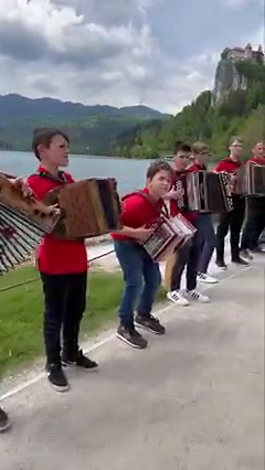 498K views · 12K reactions | Legendarni Slakov Čebelar  na Jezerski promenadi  #harmonikeobblejskemjezeru #accordion #lakebled #bled #imagoparadisi #julijskealpe #julianalps #myway #mojaslovenija #ifeelsLOVEnia  Julian Alps | Feel Slovenia | Bled Slovenia | Facebook