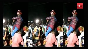 This is every dancer’s dream move in India and this dancer was up to the mark at a wedding function. The dancer sat alongside the groom on the horse but what he did next will blow your mind by amazing ‘Nagin Dance’. ‘Nagin Dance’ is perhaps the most popular dance style in Indian weddings. | The Times of India
