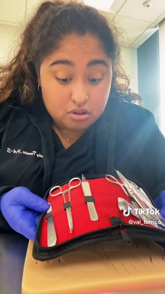 I watched all the Greys anatomy seasons, but I can confidently say that watching the show does not mean you can do it 😭✋🏽