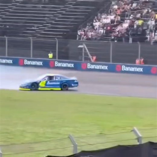 26K views · 82 reactions | Accidente de Gerardo Rodríguez del equipo Alessanndros al final de la recta principal del Autódromo Hnos. Rodríguez al quedarse si frenos a 200 km/h en la primera carrera de la NASCAR México en el NASCAR Mexico City Weekend | Pulso Pedro Escobedo | Facebook