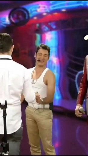 Ariel Camacho cantando en videorola #arielcamachoparasiempre #arielcamacho #latuyia #enhorabuena #losplebesdelranchodearielcamacho #foryou #parati