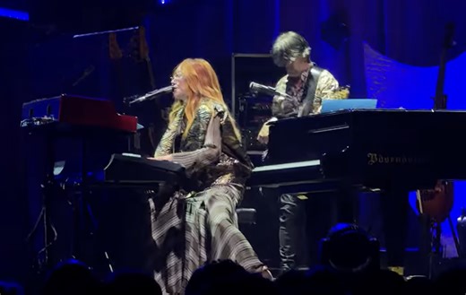 Tori Amos Kicks Off 2026 Tour With '00s Rarity, Live Debut
