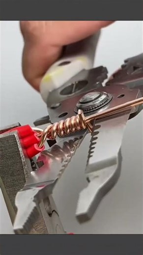 Learn how to twist three cables together using only your hands #electrical #wiring #DIYtips #shorts