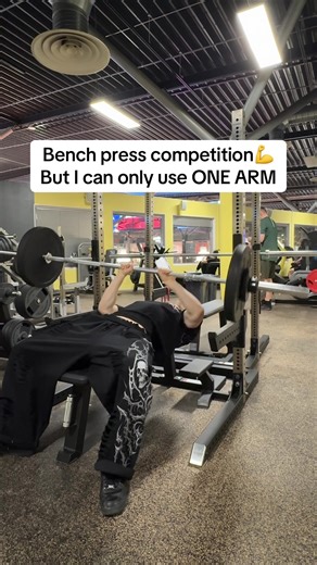 Bench press competition, but I can only use one arm (I was lowkey surprised by the results) #gym #workoutmotivation #fitness #competition #fyp