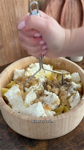 Pierogi ruskie. Ciasto na pierogi: 🔘