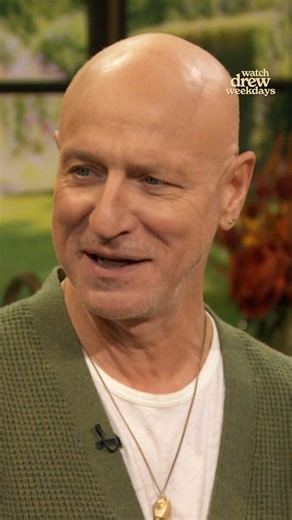 “Think Like a Chef” cookbook author Tom Colicchio reveals that he’s usually grumpy during his Top Chef walk-throughs 😂 | The Drew Barrymore Show