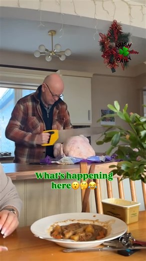 Irish Daily on Instagram: "Only an Irish dad would think: ‘Yep, the saw will do.’ 🦃😂 #irishdad #christmasdinner #turkey #onlyinireland . 📸👉 @jade_rochex 🙌😂☘️ #irish_daily"