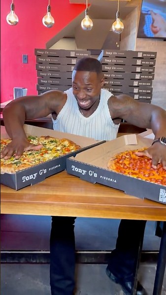 Tony G’s black box pizza is hits different tonygshamilton 30 JohnN Hamilton, Ontario #foodie #shorts