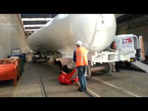 Hi-Torque Super Power Pusher pushing 30,000Kg tank wagon
